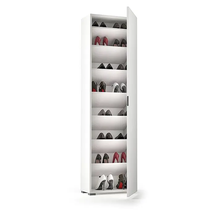 Kiamami Valentina Holz-Mehrzweckschrank - 50 x 30 x 182 cm, Weiß - Hoher weißer Schuhschrank mit offener Tür, zeigt mehrere Regalböden voller verschiedener Pumps.