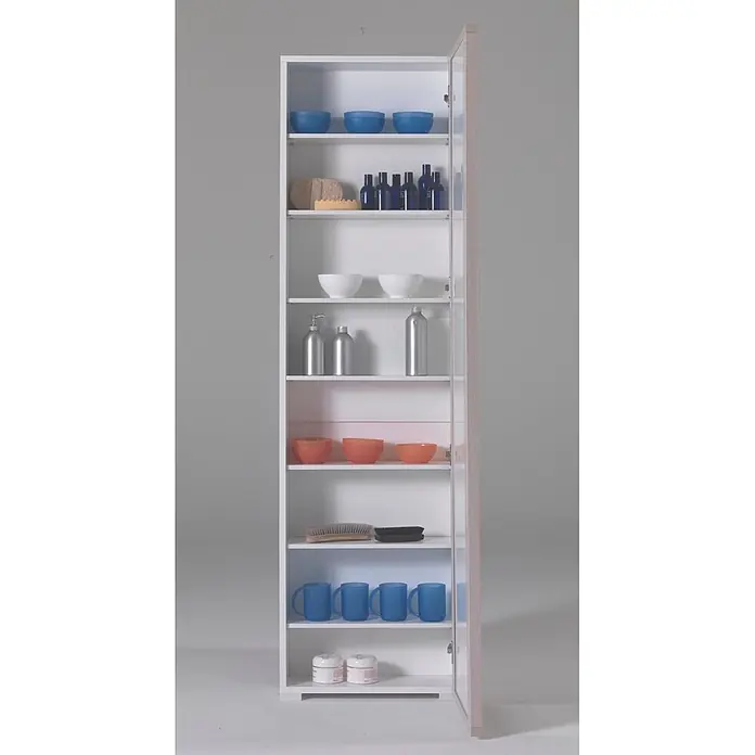 Kiamami Valentina Holz-Mehrzweckschrank - 50 x 31 x 182 cm, Weiß - Hoher weißer Aufbewahrungsschrank mit offener Tür und mehreren Regalen, die Bad- und Haushaltsartikel wie Schüsseln und Flaschen zeigen.