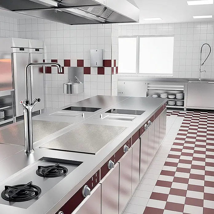 Delabie Spültischarmatur Delabie -  - Moderne Edelstahl-Profiküche mit zentraler Kochinsel, integrierten Kochfeldern und hohem Wasserhahn.