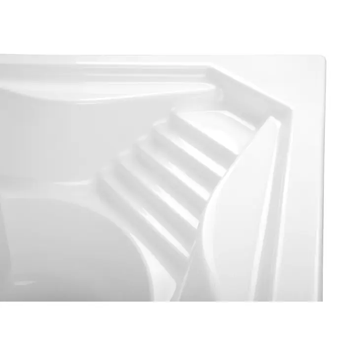 Calmwaters Eckbadewanne Curved Wellness -  - Weiße, glänzende Duschwanne mit integrierten Stufen und sanften Konturen.