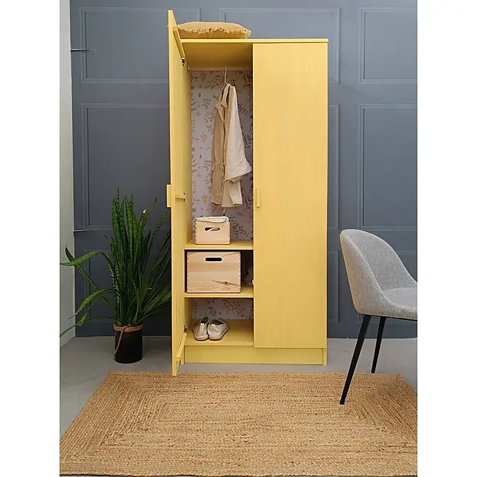 Astigarraga Vita Armario para ropa - L x An x Al: 48 x 80 x 180 cm, Natural - Armario de madera amarillo brillante, una puerta abierta revela interior floral, ropa, estantes con cajas y zapatos, en un ambiente moderno.