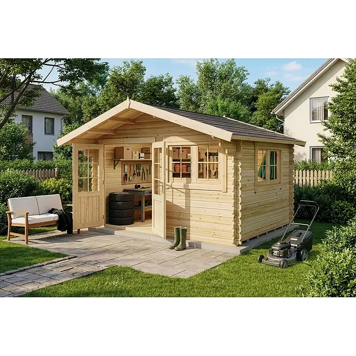 Alpholz Gartenhaus ECO Set Gabriel 400 x 300 cm - Außenmaß inkl. Dachüberstand (B x T): 438 x 367 cm, Holz, Naturbelassen - Naturbelassener Holzgartenhaus mit offenen Türen, zeigt Innenlager und Werkzeuge, auf einer Terrasse im Garten.