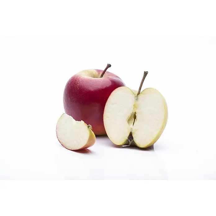 Pflanzen für dich Obstbaum 40 cm - Malus domestica 'Elstar' - Rote Äpfel: ein ganzer, einer halbiert mit hellem Fruchtfleisch und eine Scheibe.