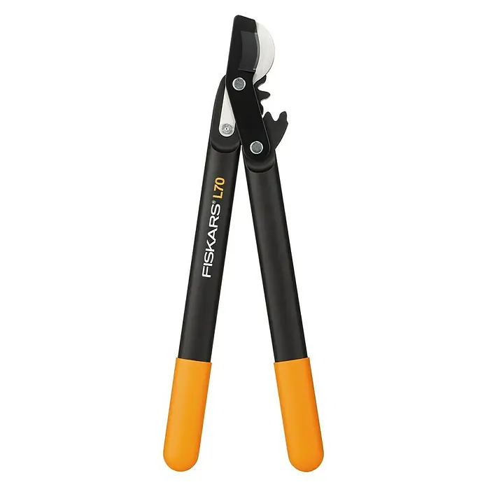 Fiskars PowerGear Getriebe-Astschere L70 - Länge: 46 cm, Max. Aststärke: 38 mm, Schwarz/Orange - Nahaufnahme einer Fiskars L70 Astschere mit orangefarbenen Griffen und schwarzem Schaft vor einem neutralen Hintergrund.