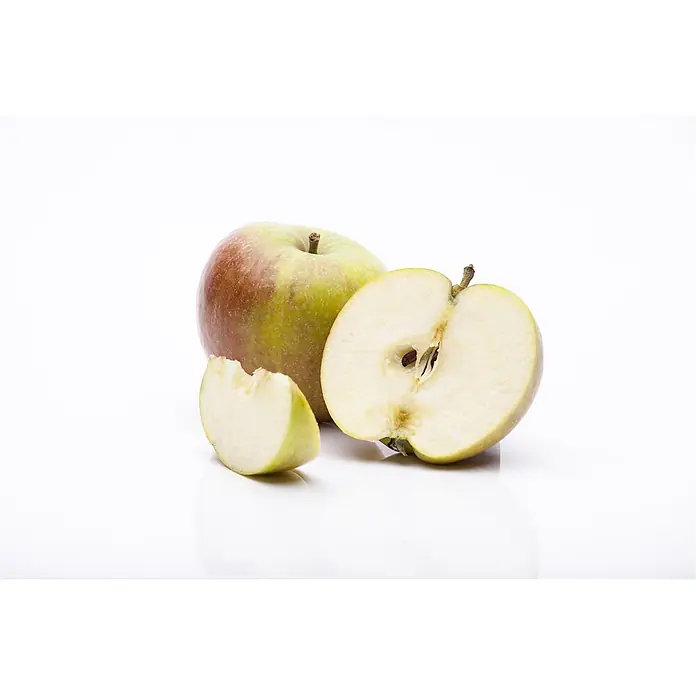 Pflanzen für dich Obstbaum 150-200cm - Malus domestica 'Cox Orange Renette' - Ein ganzer grünlich-roter Apfel, ein halbierter Apfel mit Kerngehäuse und eine frische Scheibe.