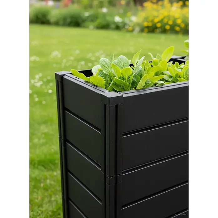 KHW Hochbeet Demeter - XXL schmal - 158 x 44 x 92 cm, Kunststoff, Anthrazit - Schwarzes Hochbeet mit horizontalen Planken, gefüllt mit leuchtend grünen Sämlingen.