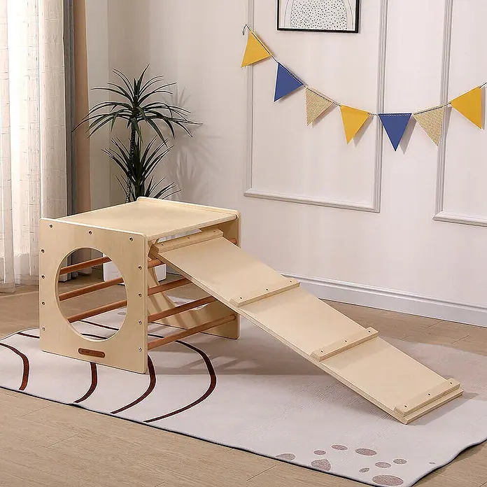 Home Deluxe Klettergerüst FINN - Holz, Natur - Hölzerner Kletterwürfel mit runder Öffnung und Sprossen, verbunden mit einer schrägen Rampe mit Stufen. Für Kinderspiel im Innenbereich.
