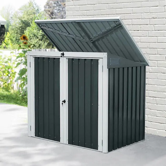 Home Deluxe Mülltonnenbox BASURA M - 2 x 240L - Stahl, Anthrazit, Geeignet für Anzahl Mülltonnen: 2 Stk. - Dunkelgrauer Metall-Gartenschrank mit geöffnetem Deckel und zwei abschließbaren Türen, auf einer Terrasse stehend.