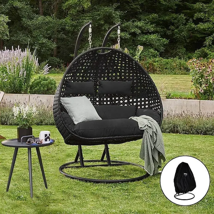 Home Deluxe Hängesessel TWIN inkl. Regenabdeckung - L x B x H: 74 x 145 x 126 cm, Schwarz - Schwarzer Rattan-Doppel-Eierstuhl mit Kissen und Decke, Schutzhülle inklusive.