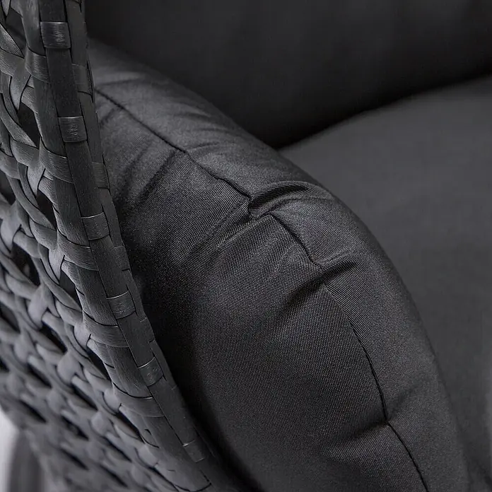 Home Deluxe Hängesessel TWIN Korb inkl. Kissen - Kunststoff, Schwarz - Dunkles Flechtmöbeldetail mit schwarzem Stoffkissen.