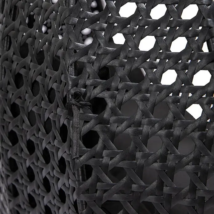 Home Deluxe Hängesessel TWIN Korb inkl. Kissen - Kunststoff, Schwarz - Schwarzes geflochtenes Rattan oder Korbgeflecht mit sechseckigem Muster.