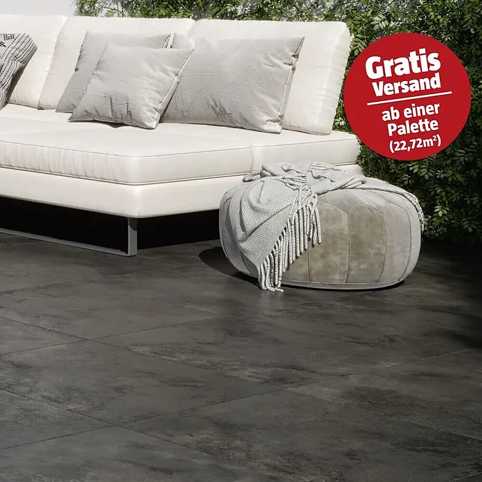 Queens Terrassenfliese - 59,3 x 119,3 x 2 cm, Graphit, Matt - Dunkelgraue Terrassenfliesen bilden einen strapazierfähigen und modernen Boden für eine Terrasse.