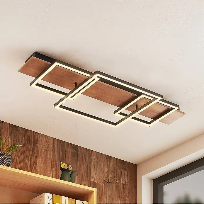 Lucande Deckenleuchte Chariska - Holz dunkel - Moderne Deckenleuchte mit dunklen Holzpaneelen und schwarzen, sich kreuzenden Rechteckrahmen mit integrierten LED-Streifen.