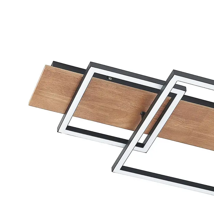 Lucande Deckenleuchte Chariska - Holz dunkel - Moderne LED-Deckenleuchte mit schwarzen, geometrischen Metallrahmen, integrierten weißen Lichtleisten und hellbraunen Holzpaneelen.