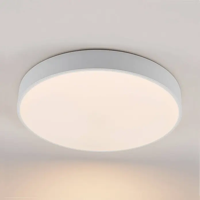 Lindby Deckenleuchte Simera - weiß / opal - Weiße, runde LED-Deckenleuchte leuchtet hell.