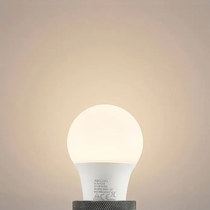 Arcchio LED-Lampe E27 LED 4,9W - E27, Nicht Dimmbar, Warmweiß, 480 lm, 4,9 W - Weiße ARCCHIO E27 LED-Glühbirne (4,9W, 3000K) leuchtet.