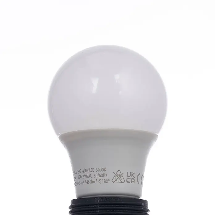 Arcchio LED-Lampe E27 LED 4,9W - E27, Nicht Dimmbar, Warmweiß, 480 lm, 4,9 W - Weiße E27 LED-Glühbirne mit mattiertem Globus und grauem Sockel, mit aufgedruckten Spezifikationen.