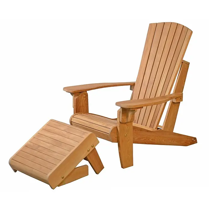 Kai Wiechmann Gartenhocker - Teakholz, Klappbar, braun - Adirondack-Stuhl aus Naturholz mit Lamellenrückenlehne und passendem, schrägem Hocker für entspanntes Sitzen im Freien.