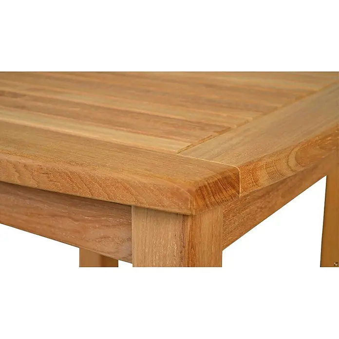 Kai Wiechmann Garten-Beistelltisch - L x B x H: 60 x 60 x 46 cm, Teakholz, Quadratisch, Braun - Nahaufnahme einer Teakholz-Tischecke mit Lattenplatte und stabilem Bein.