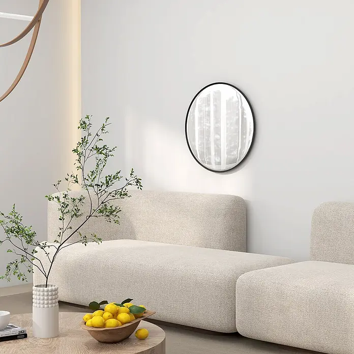 Homcom Wandspiegel - 1 x 61 cm, Durchmesser: 61 cm, Schwarz - Ein helles, strukturiertes Modulsofa in einem Wohnzimmer, das sein bequemes und flexibles Design zeigt.