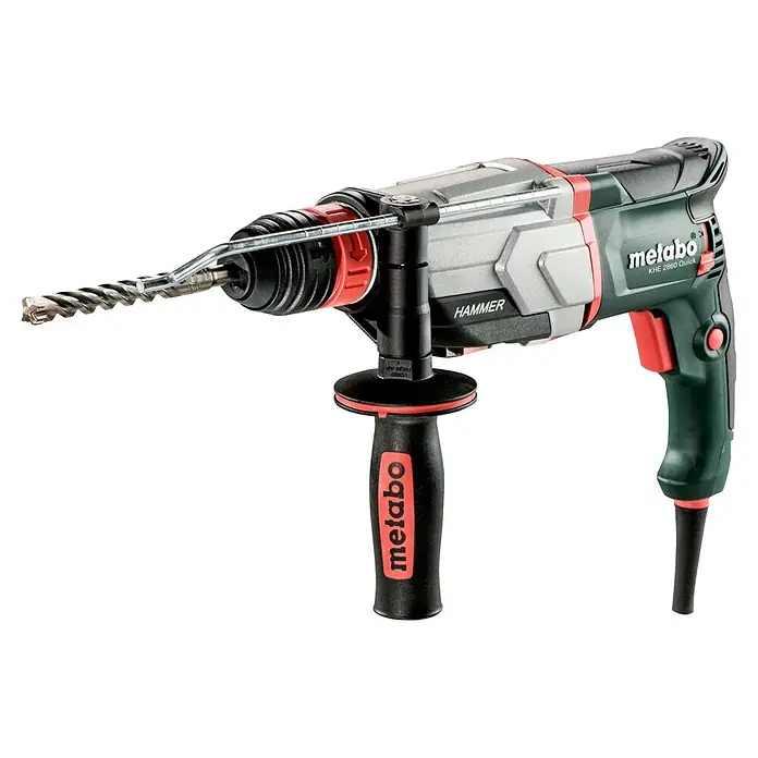 Metabo Kombihammer KHE 2860 - 880 W, 3,2 J, SDS-Plus-Aufnahme - Metabo KHE 2860 Quick Bohrhammer in Grün, Grau und Rot, mit schwarzem Zusatzgriff und silbernem Bohrer.