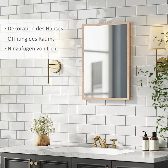 Homcom Wandspiegel - 2 x 70 cm, Naturholz - Ein moderner Waschtisch mit schwarzem Schrank, weißer Arbeitsplatte, goldenem Wasserhahn und einem Spiegel mit Holzrahmen darüber. Zwei goldene Wandlampen beleuchten den Raum.
