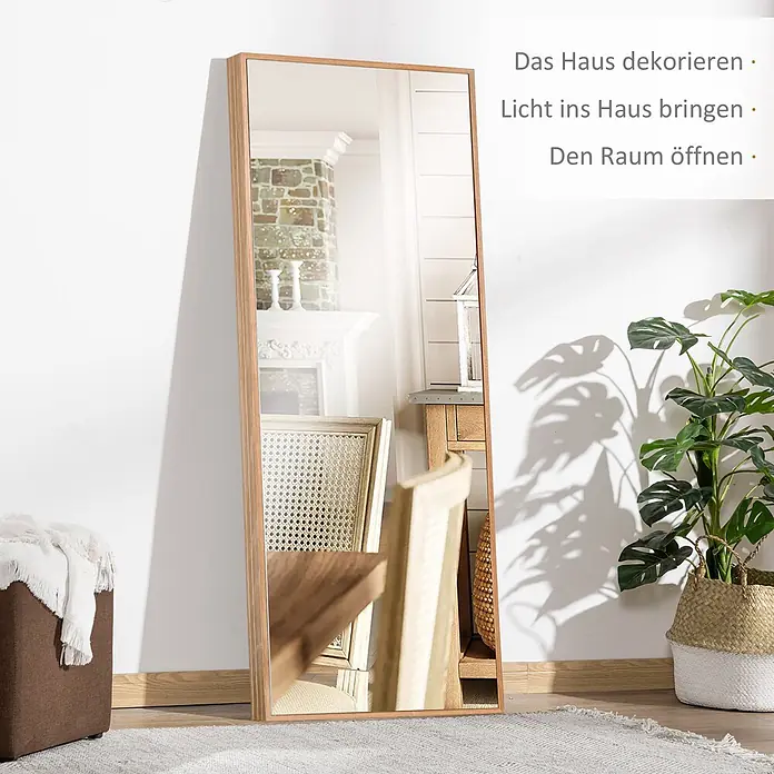 Homcom Wandspiegel - 5 x 125 cm - Hoher Ganzkörperspiegel mit hellem Holzrahmen, an eine Wand gelehnt, spiegelt den Raum wider.