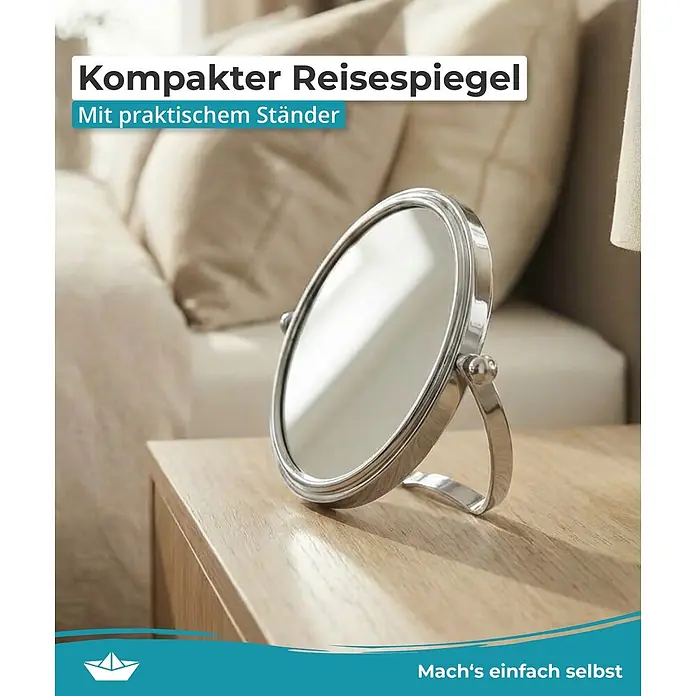 Calmwaters Kosmetikspiegel - Durchmesser: 13,9 cm, Rund, Chrom, Vergrößerung 1: 500 % - Kompakter, silberner Reisespiegel mit Ständer auf einem Holztisch.