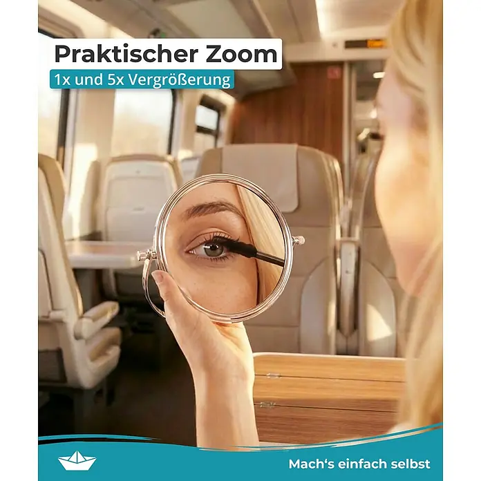 Calmwaters Kosmetikspiegel - Durchmesser: 13,9 cm, Rund, Chrom, Vergrößerung 1: 500 % - Frau benutzt verchromten Kosmetikspiegel mit 1x und 5x Vergrößerung zum Auftragen von Wimperntusche.