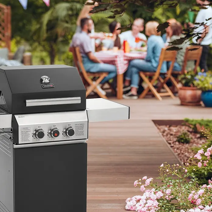 TAINO Gasgrill BLACK 2+1 - 3,5 kW, Anzahl Brenner: 3 Stk. - Schwarz-silberner Gasgrill mit Temperaturanzeige und Drehknöpfen, zum Kochen im Freien bei einer geselligen Runde.
