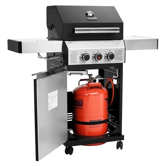 TAINO Gasgrill BLACK 2+1 - 3,5 kW, Anzahl Brenner: 3 Stk. - Schwarzer und silberner Gasgrill mit Seitenablagen, Bedienknöpfen und offener Tür, die eine rote Gasflasche zeigt.
