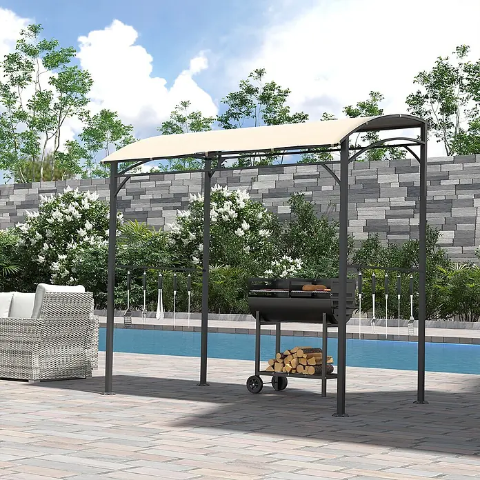Outsunny Grillpavillon - Farbe Gestell: Schwarz, Metall - Metall-Pergola mit beigem Verdeck, die einen Grillbereich am Pool beschattet.
