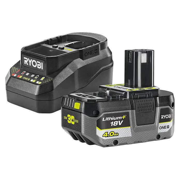 Ryobi ONE+ Maschinenpaket - Akku-Tauchsäge R18MMS-0 + gratis Starter-Kit - Ryobi ONE+ 18V Lithium+ 4.0Ah Akku (grau und schwarz) neben einem schwarzen Ryobi ONE+ Ladegerät mit Anzeigeleuchten.
