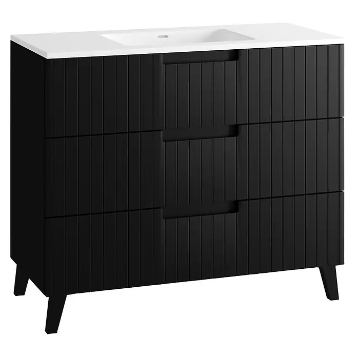 Mueble bajo de lavabo Claire - L x An x Al: 45 x 100 x 81 cm, Negro, 1 seno, empotrado, salida central, Número de cajones: 3 ud. - Mueble de baño negro con tres cajones de lamas verticales, tiradores integrados, encimera blanca y lavabo, sobre patas cónicas.