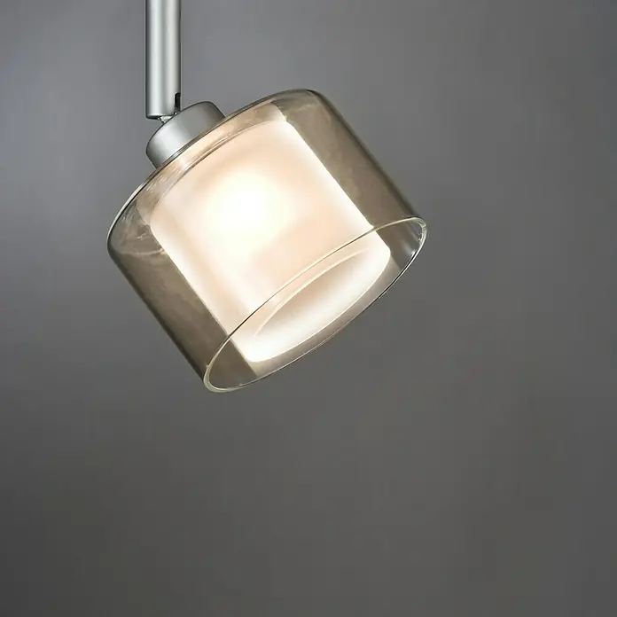 Paulmann DecoSystems Pantalla de lámpara Twice - Ø x Al: 10 x 7 cm, Transparente, Vidrio, Redonda - Primer plano de una lámpara de pared moderna con una pantalla de vidrio transparente e iluminación cálida y difusa, creando un ambiente elegante.