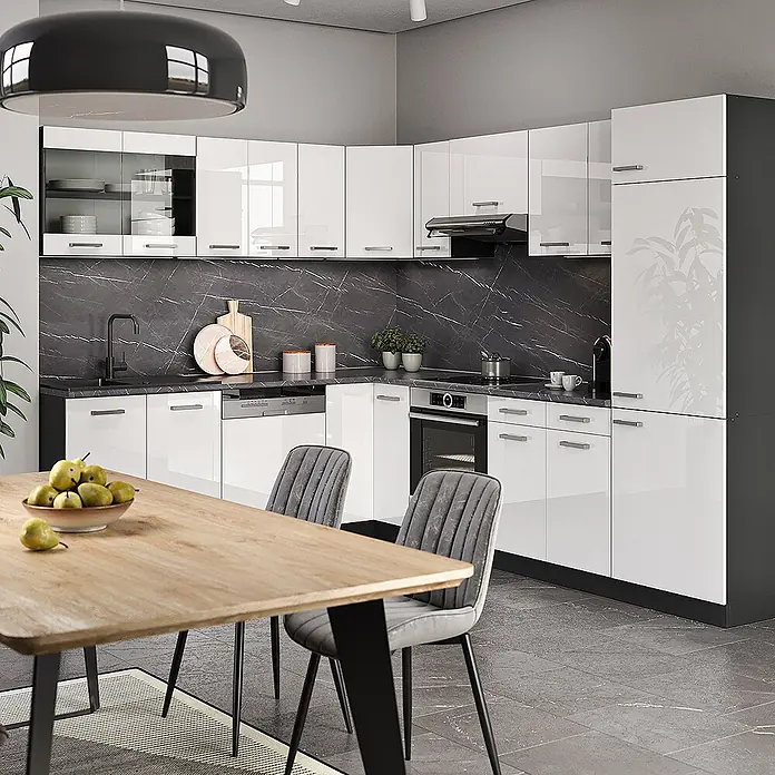 Vicco Eckküche R-Line Weiß Hochglanz/Anthrazit, AP Eiche - B x T: 287 x 60 cm, Weiß Hochglanz, Ohne Elektrogeräte - Moderne L-Küche mit weißen Hochglanzfronten, dunklen Arbeitsplatten und Rückwand, Einbaugeräten und Essbereich.
