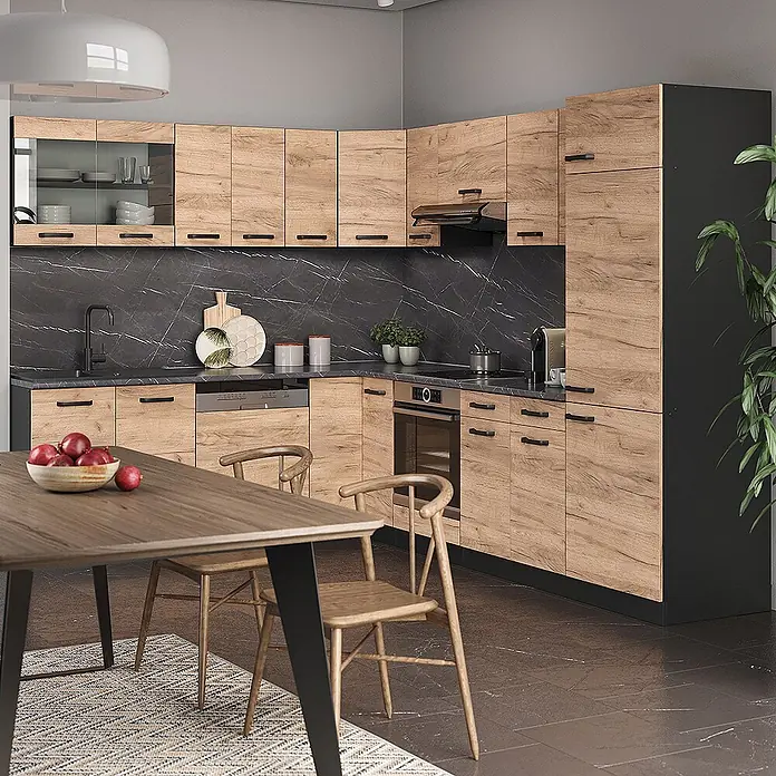Eckküche R-Line 287 cm Goldkraft Eiche Art.-Nr. 34938 -  - Moderne Küchenschränke in heller Holzoptik mit schwarzen Griffen und dunklen Arbeitsplatten.