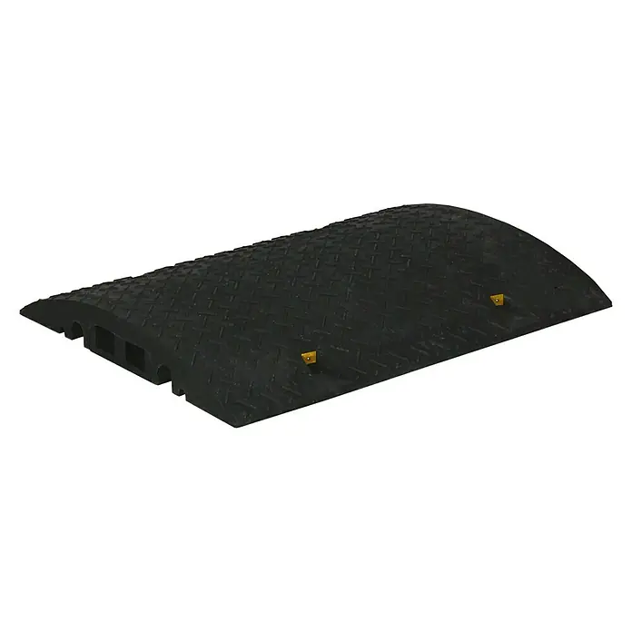 Schake Schlauch- & Kabelbrücke - L x B x H: 800 x 600 x 80 mm, Schwarz - Schwarzer Kabelschutzkanal aus Gummi mit Riffelblechmuster und gelben Befestigungspunkten zum Schutz von Kabeln und zur Stolpervermeidung.