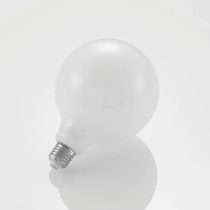 Arcchio LED-Lampe E27 8W LED - E27, Nicht Dimmbar, Warmweiß, 980 lm, 8 W - Weiße, mattierte kugelförmige Glühbirne mit metallischem Schraubsockel.