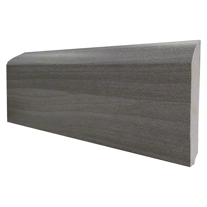 Bariperfil Rodapié Olmo Ceniza - 2,44 m x 10 mm x 7 cm, MDF - Primer plano de un zócalo gris con un patrón de vetas de madera, ideal para interiores modernos.