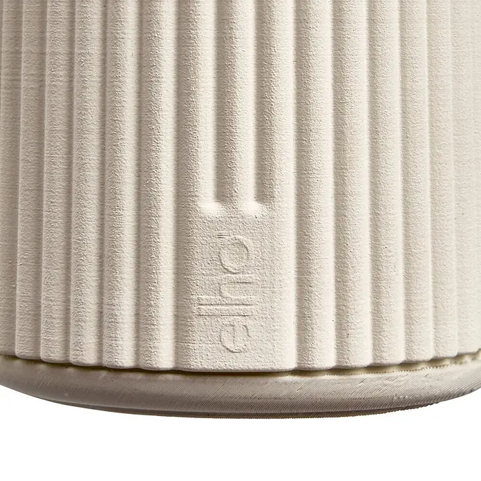 Elho Wassersprüher Vibes Fold - 0,37 l, Leinenweiß - Hellbeige, gerippte Tasse mit geprägtem „pulp“-Logo. Die Textur bietet Halt und Isolierung.