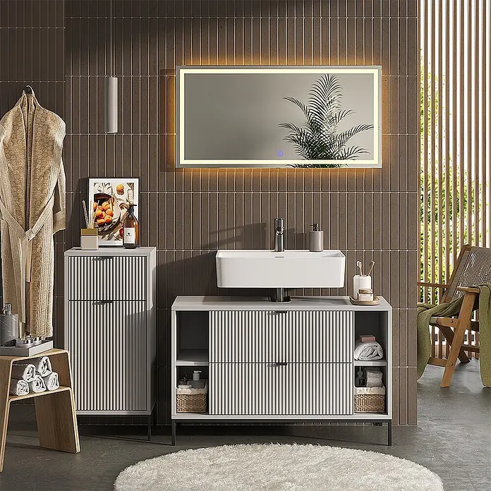 Vicco Badmöbel-Set Eliza Grau 3 Teile - Grau, Matt - Moderne hellgraue Badmöbel mit geriffelter Textur, weißem Waschbecken und passendem Hochschrank in einem stilvollen Bad.