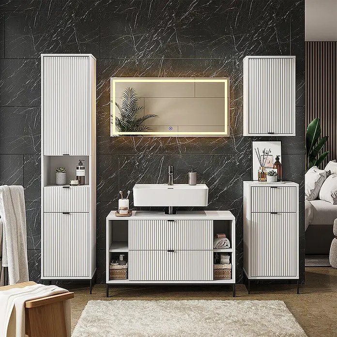 Vicco Badmöbel-Set Eliza Weiß 5 Teile - Weiß, Matt - Weißes geriffeltes Badmöbel-Set mit Hochschrank, Waschtisch mit Waschbecken und Stauschränken im modernen Badezimmer.