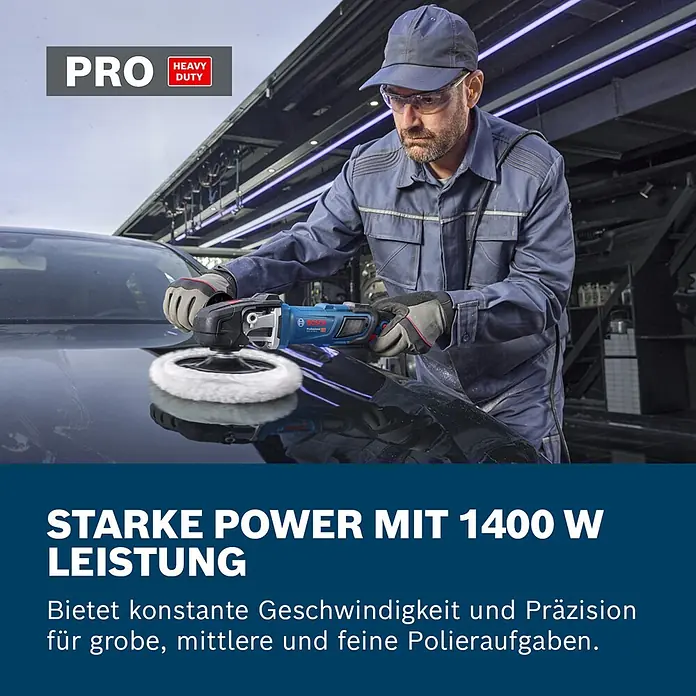 Bosch Professional Poliermaschine GPO 14-180 S - 220 V, 1.400 W - Mann poliert ein dunkles Auto mit einer blauen Bosch 1400W Poliermaschine, die konstante Geschwindigkeit und Präzision bietet.