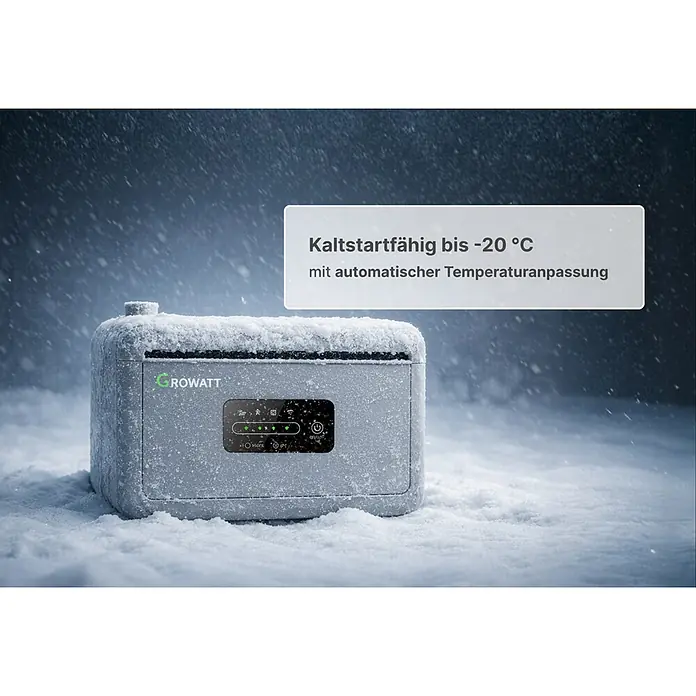 Growatt Batteriespeicher NEXA 2000 - 0% MwSt. gem. § 12 Abs. 3 UStG - Nennleistung: 2.000 W, Mit Wechselrichter - Graue, rechteckige Growatt Outdoor-Powerstation, schneebedeckt, mit leuchtendem Display, zeigt Kälteresistenz.