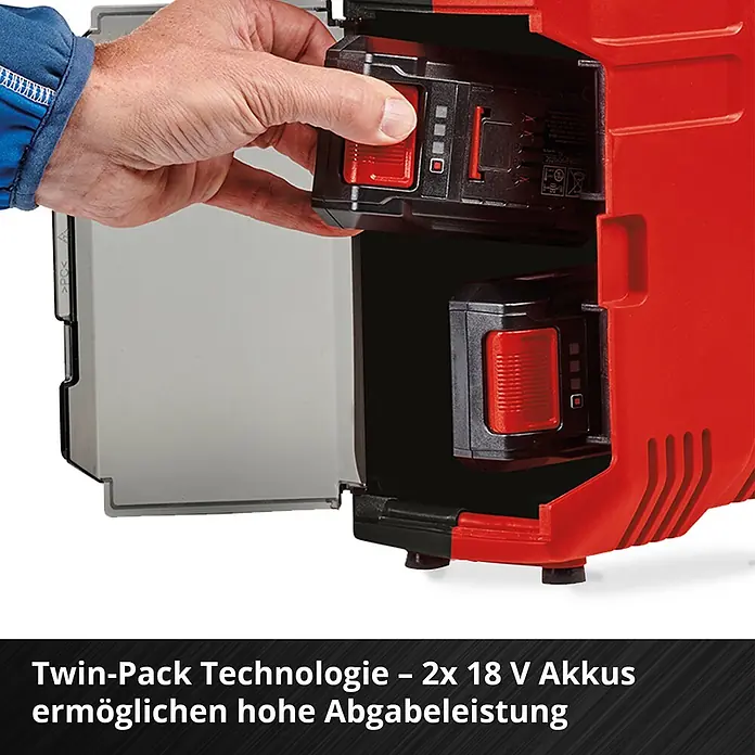 Einhell Power X-Change 18V Akku-Kompressor TE-AC 36/8 Li OF Set-Solo - 18 V, Ohne Akku, 8 bar - Hand steckt einen schwarzen und roten 18V Akku in ein rotes Gerät; Twin-Pack Technologie für hohe Leistung.