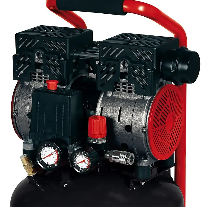 Einhell Flüsterkompressor TE-AC 135/24 Silent Plus - 750 W, Max. Druck: 8 bar, 24 l - Ein schwarzer und silberner Luftkompressor mit rotem Griff und Akzenten, ausgestattet mit zwei Manometern und einem Luftauslass.