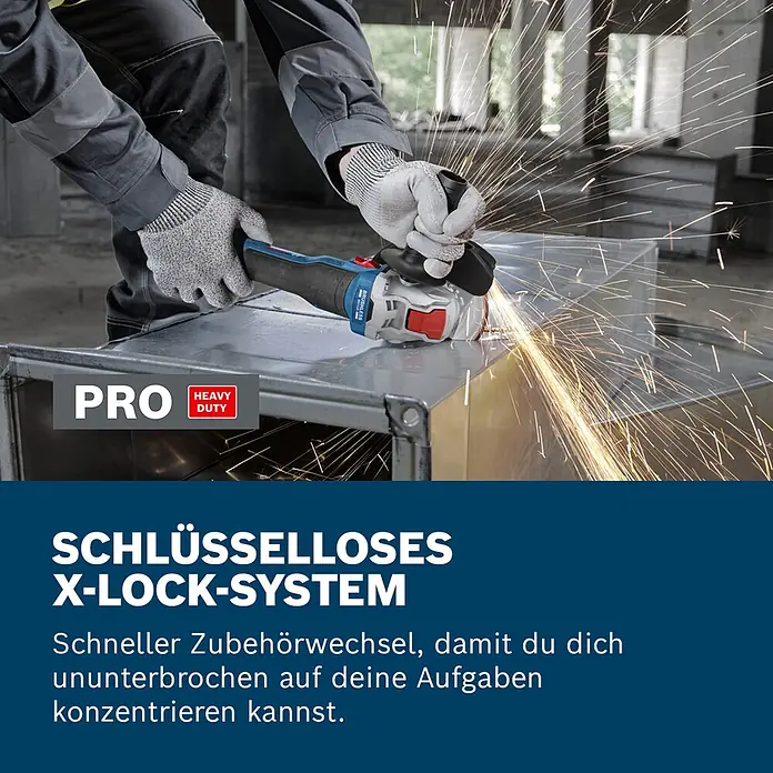 Bosch Professional AMPShare 18V Akku-Winkelschleifer GWX 18V-8 Solo - Ohne Akku, Durchmesser Scheibe: 125 mm - Blauer, schwarzer Winkelschleifer mit schlüssellosem X-LOCK-System in Aktion, schneidet Metall unter Funkenflug.