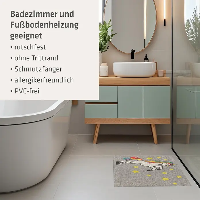 Akzente Fußmatte Feel - Mehrfarbig, Motiv / Muster|Tiere - Einhorn-Badematte mit gelben Sternen auf dem Badezimmerboden neben Wanne und Waschtisch.