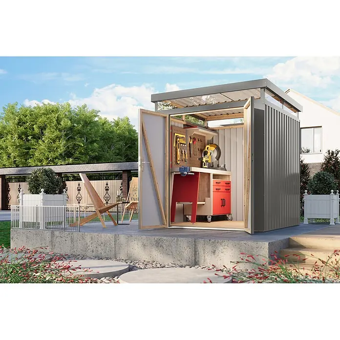 Karibu Gerätehaus Aurum 2 - Außenmaß inkl. Dachüberstand (B x T): 215 x 215 cm, Metall, Graualuminium - Moderner grauer Geräteschuppen mit offener Tür, der einen roten und hölzernen Werkstattbereich mit Werkbank und Werkzeugen zeigt, auf einer Terrasse.